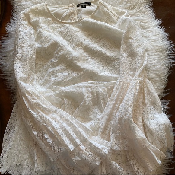 Dalia Tops - Dalia Size Medium Cream Lace Blouse w/Bell Sleeves